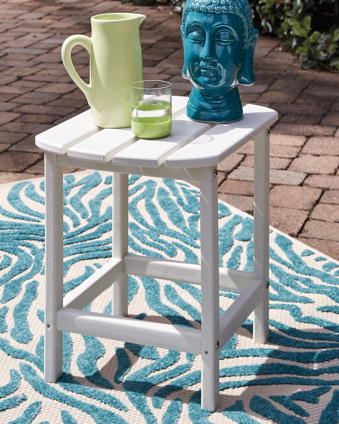 Sundown Treasure Outdoor Chair with End Table