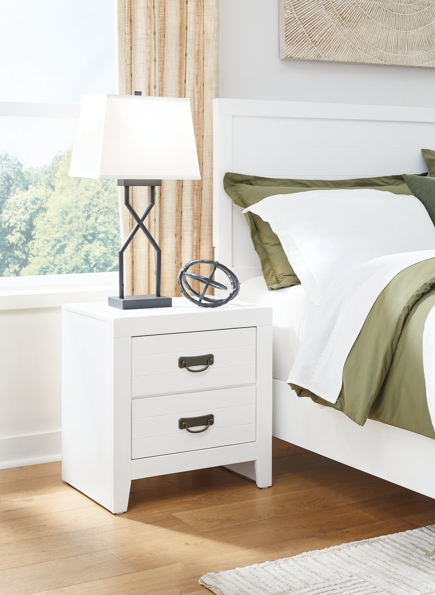 Binterglen Full Panel Bed with Mirrored Dresser, Chest and 2 Nightstands